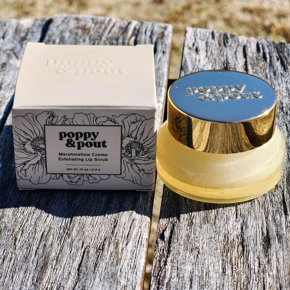 Poppy & Pout Marshmallow Creme Exfoliating Lip Scrub - Picture 3 of 5